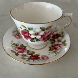 Queen Anne  Bone China Teacup & Saucer Set with Gold Trim
